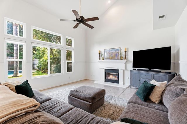 2613 Applegate Avenue, Clovis, CA 93611