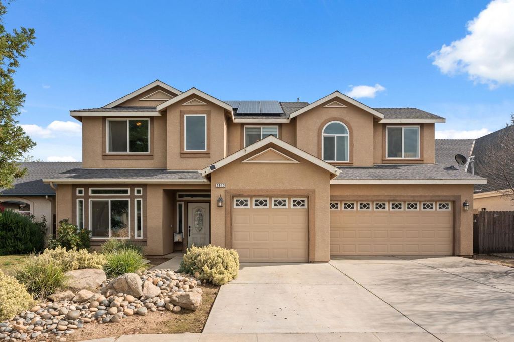 2613 Applegate Avenue, Clovis, CA 93611
