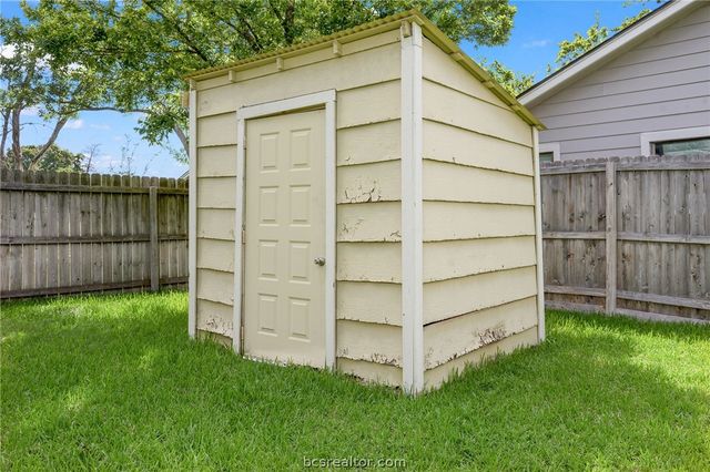 110 North Gordon Street, Bryan, TX 77802
