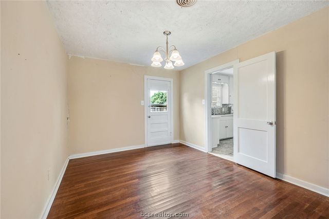 110 North Gordon Street, Bryan, TX 77802