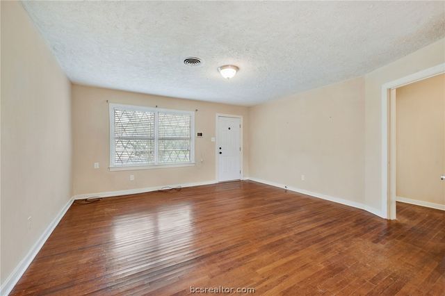 110 North Gordon Street, Bryan, TX 77802