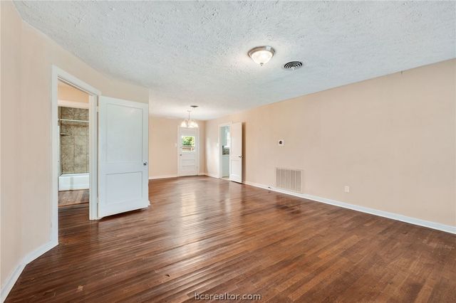 110 North Gordon Street, Bryan, TX 77802