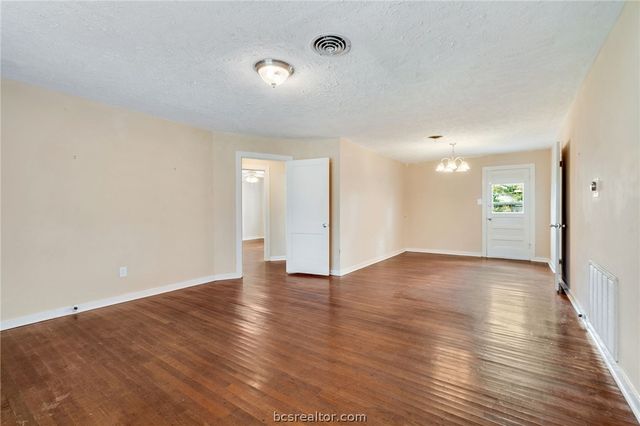 110 North Gordon Street, Bryan, TX 77802
