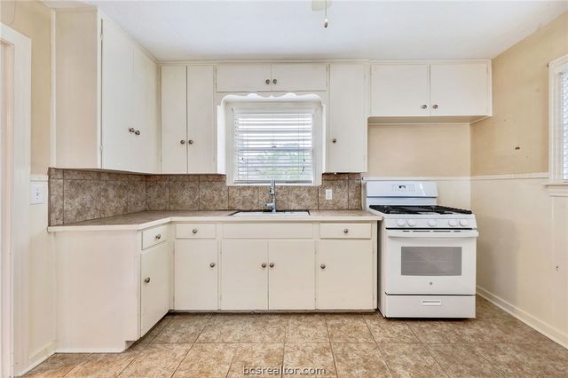 110 North Gordon Street, Bryan, TX 77802