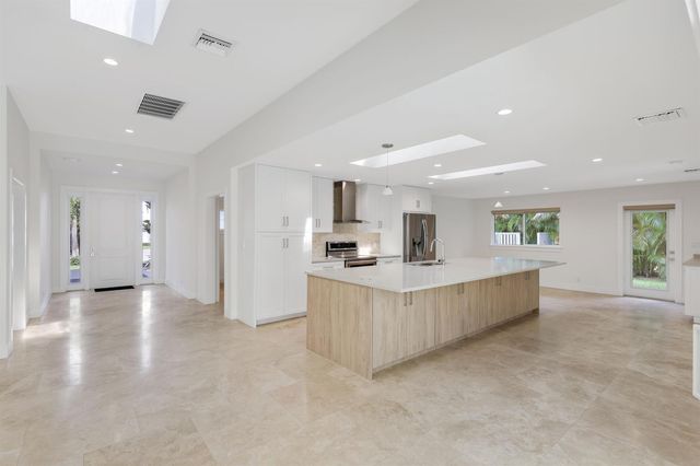 1386 S Atlantic Drive, Lantana, FL 33462