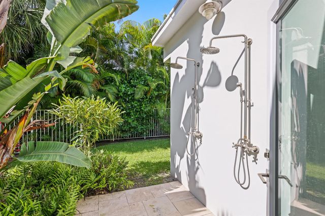 1386 S Atlantic Drive, Lantana, FL 33462