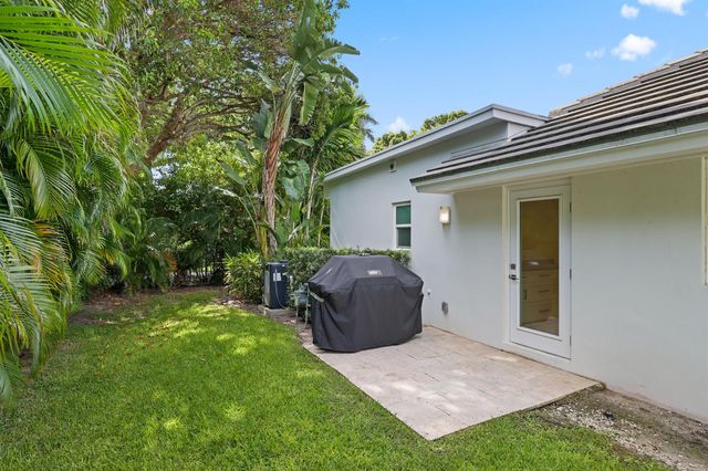 1386 S Atlantic Drive, Lantana, FL 33462