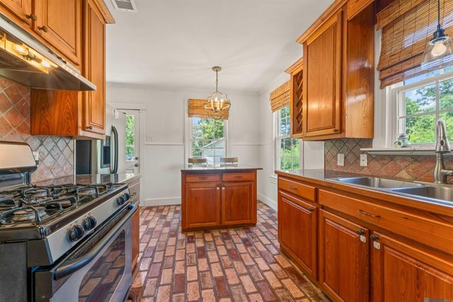 4252 Orchid St, Baton Rouge, LA 70808