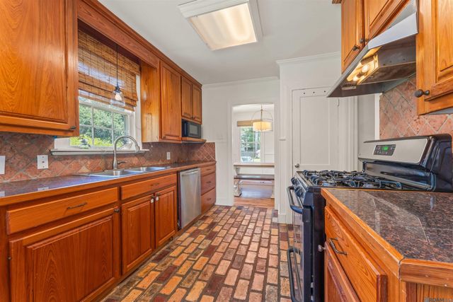 4252 Orchid St, Baton Rouge, LA 70808