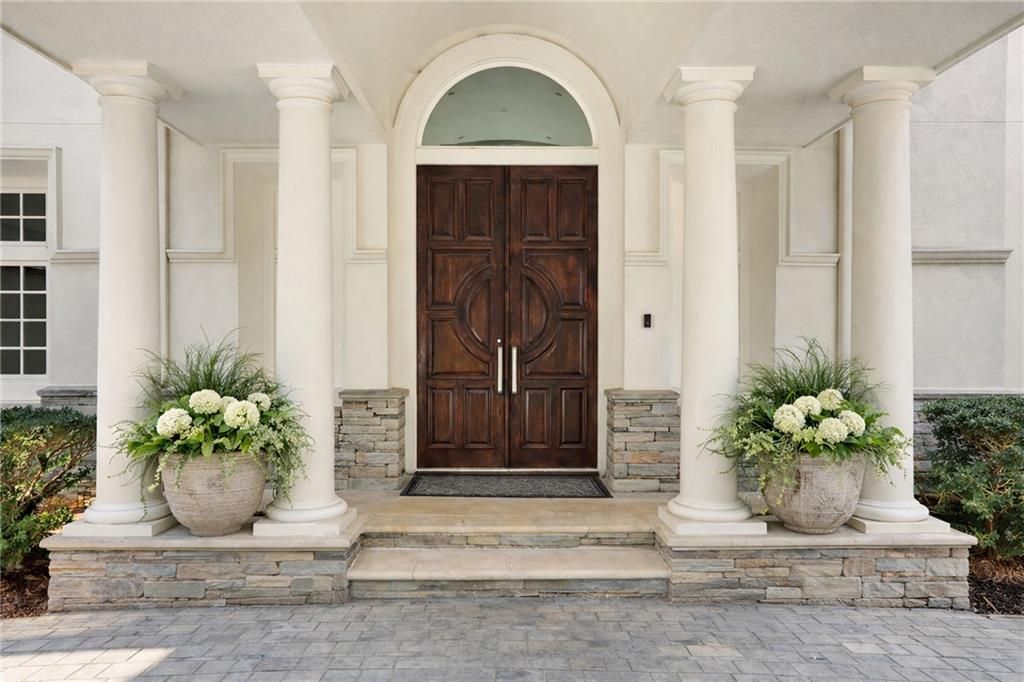 Image 4 of property listing at 510 Covington Cove, Johns Creek, GA 30022