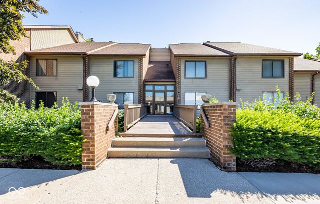 106 Knoll Court B, Noblesville, IN 46062