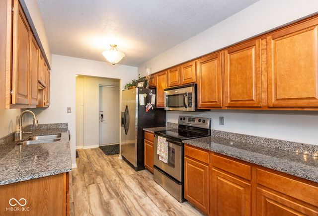 106 Knoll Court B, Noblesville, IN 46062