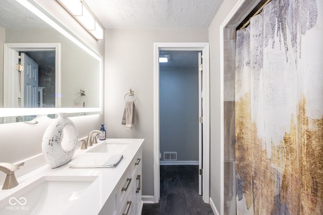 106 Knoll Court B, Noblesville, IN 46062