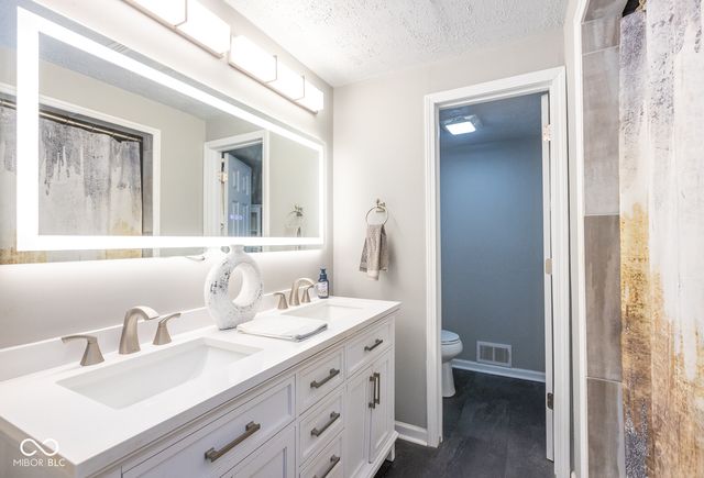 106 Knoll Court B, Noblesville, IN 46062