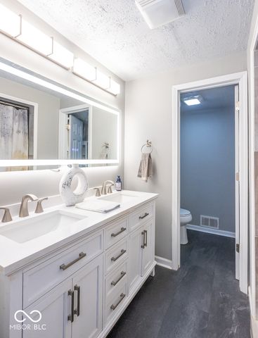 106 Knoll Court B, Noblesville, IN 46062