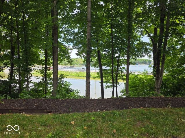 106 Knoll Court B, Noblesville, IN 46062