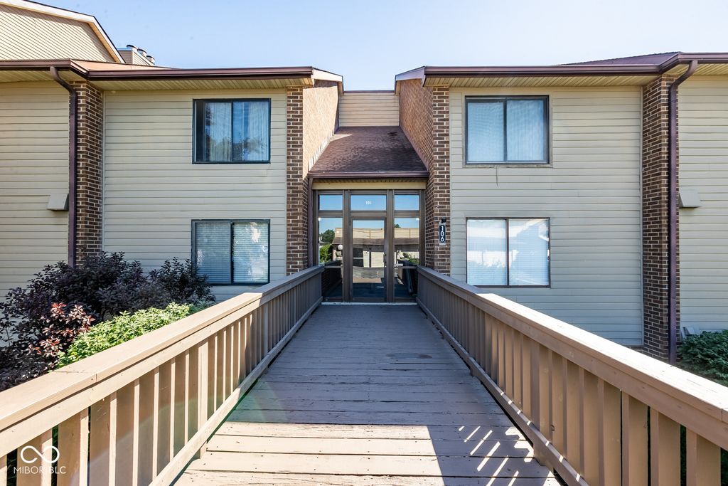 106 Knoll Court B, Noblesville, IN 46062