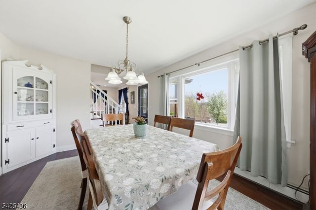 32 Pine Hill Rd, Mahwah Twp., NJ 07430