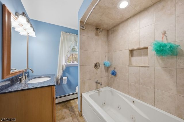 32 Pine Hill Rd, Mahwah Twp., NJ 07430