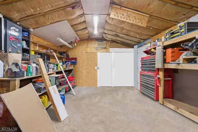 32 Pine Hill Rd, Mahwah Twp., NJ 07430
