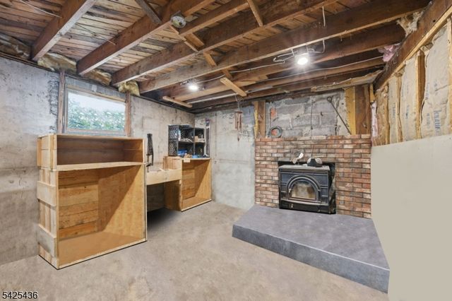 32 Pine Hill Rd, Mahwah Twp., NJ 07430