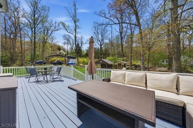32 Pine Hill Rd, Mahwah Twp., NJ 07430
