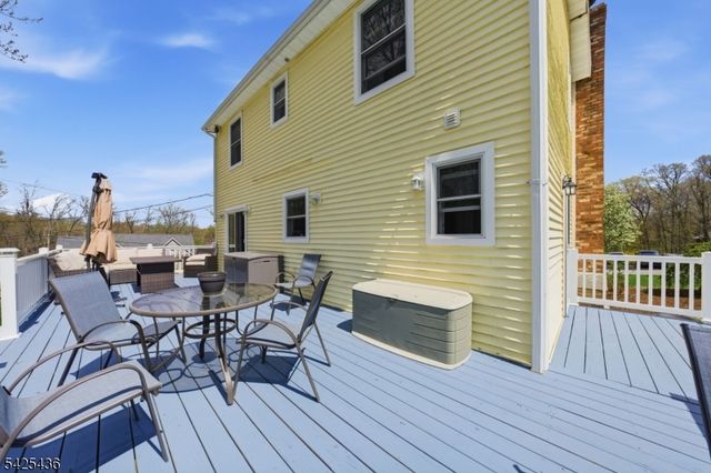 32 Pine Hill Rd, Mahwah Twp., NJ 07430