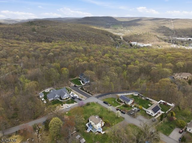 32 Pine Hill Rd, Mahwah Twp., NJ 07430