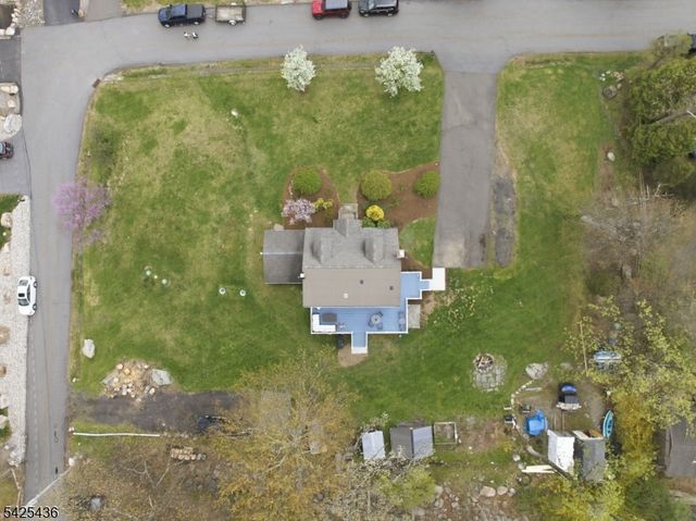 32 Pine Hill Rd, Mahwah Twp., NJ 07430