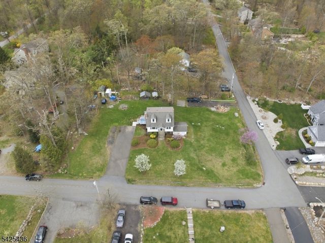 32 Pine Hill Rd, Mahwah Twp., NJ 07430