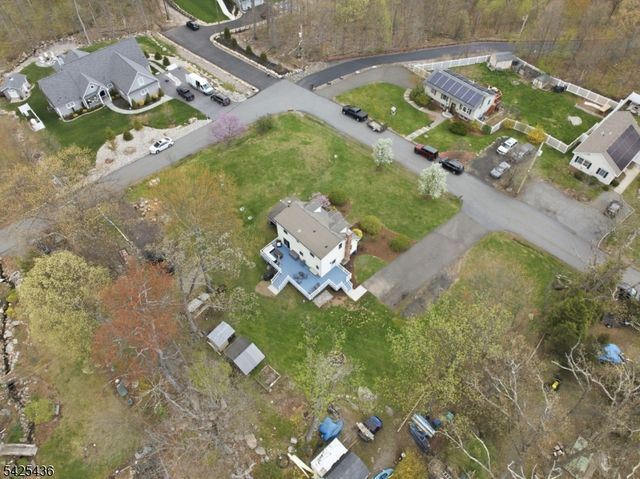 32 Pine Hill Rd, Mahwah Twp., NJ 07430