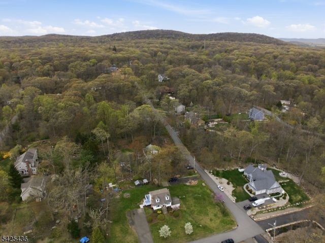 32 Pine Hill Rd, Mahwah Twp., NJ 07430