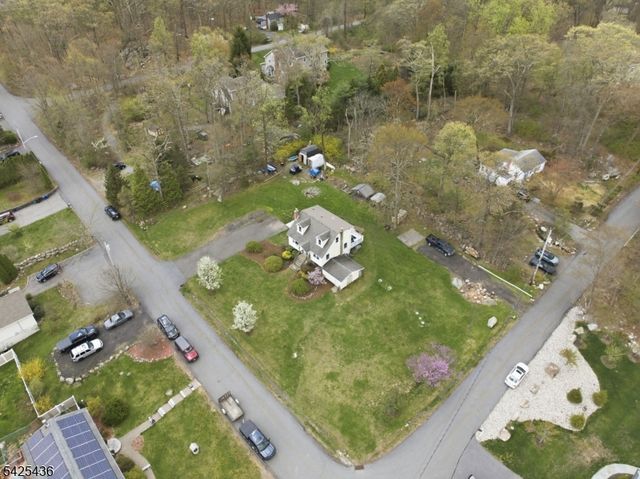 32 Pine Hill Rd, Mahwah Twp., NJ 07430