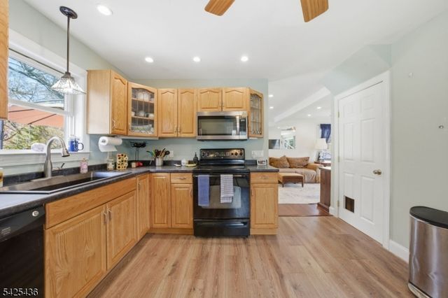 32 Pine Hill Rd, Mahwah Twp., NJ 07430