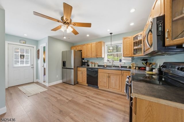 32 Pine Hill Rd, Mahwah Twp., NJ 07430