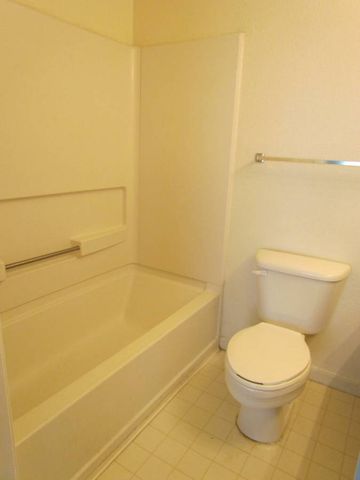 523 Southwest Parkway 101, College Station, TX 77840