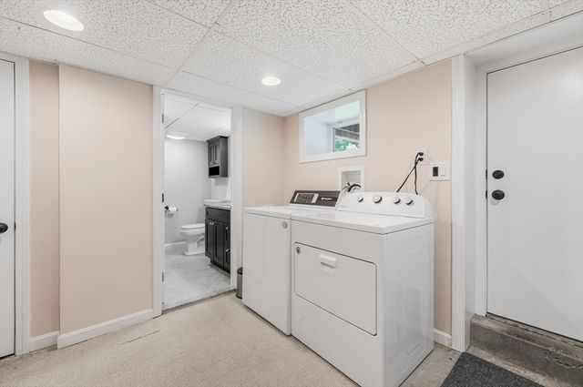 24 Pleasant St, Chelmsford, MA 01824