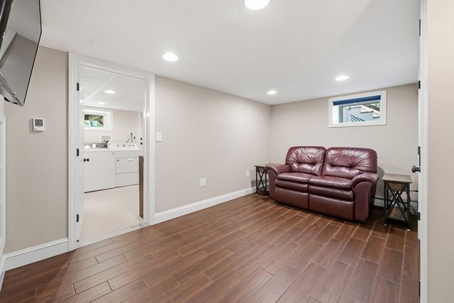 24 Pleasant St, Chelmsford, MA 01824