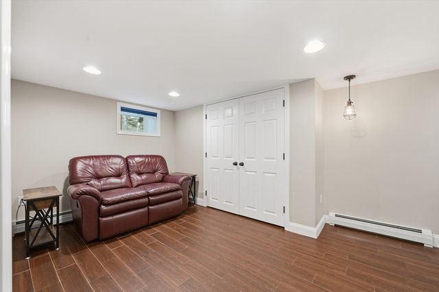 24 Pleasant St, Chelmsford, MA 01824