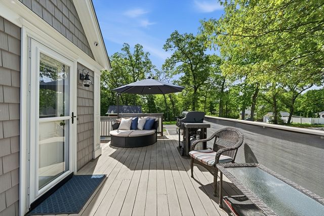 24 Pleasant St, Chelmsford, MA 01824