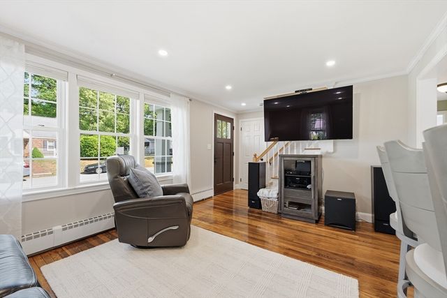 24 Pleasant St, Chelmsford, MA 01824