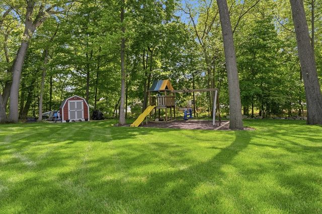 24 Pleasant St, Chelmsford, MA 01824