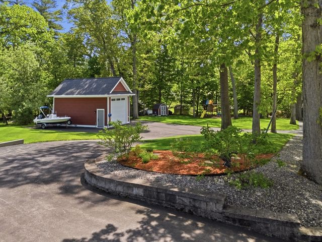 24 Pleasant St, Chelmsford, MA 01824