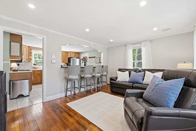 24 Pleasant St, Chelmsford, MA 01824