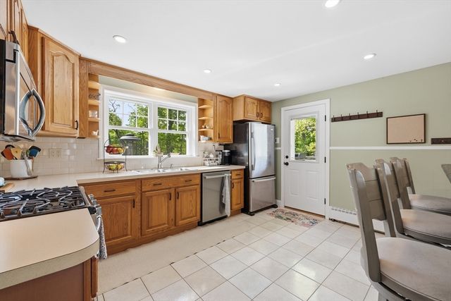 24 Pleasant St, Chelmsford, MA 01824