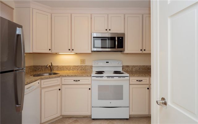 20 Indian Avenue 22, Portsmouth, RI 02871