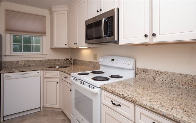 20 Indian Avenue 22, Portsmouth, RI 02871