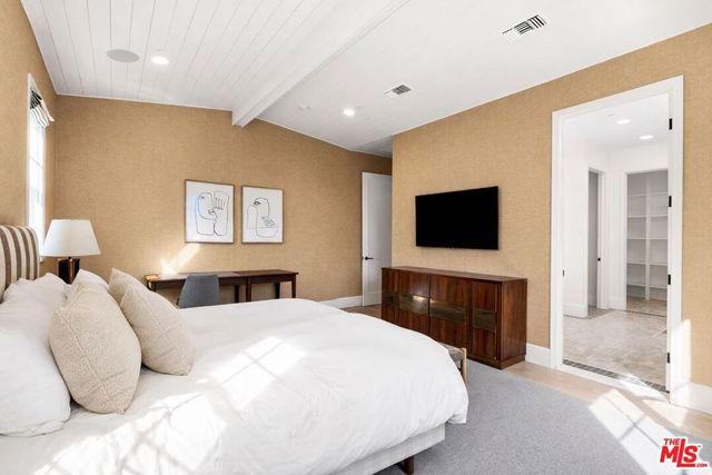 11380 Waterford St, Los Angeles, CA 90049