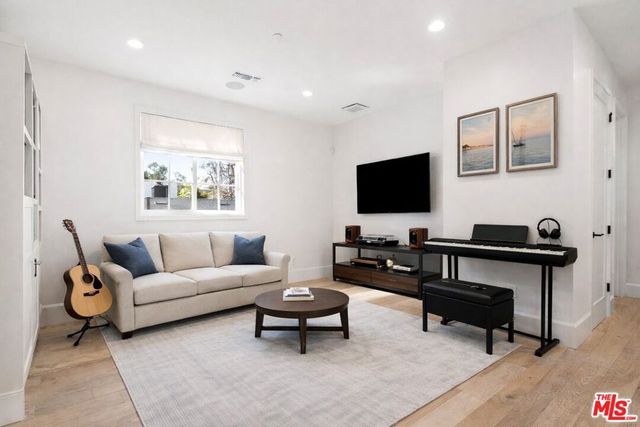 11380 Waterford St, Los Angeles, CA 90049