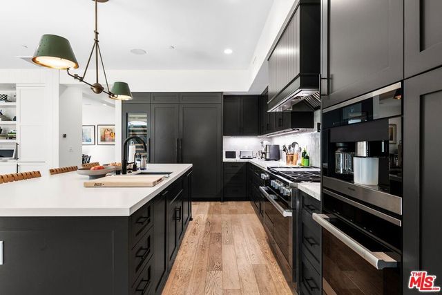 11380 Waterford St, Los Angeles, CA 90049